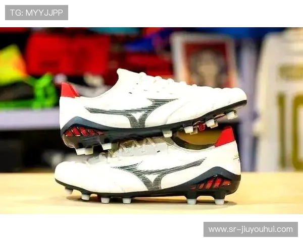 AG足球鞋经典设计与科技融合再创新打造卓越运动体验